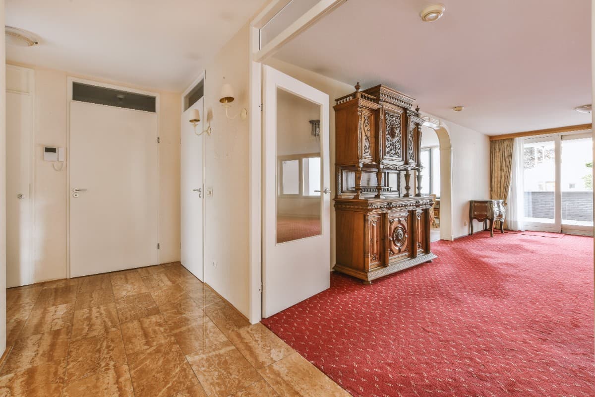 Mixed Carpet and Hard Floors